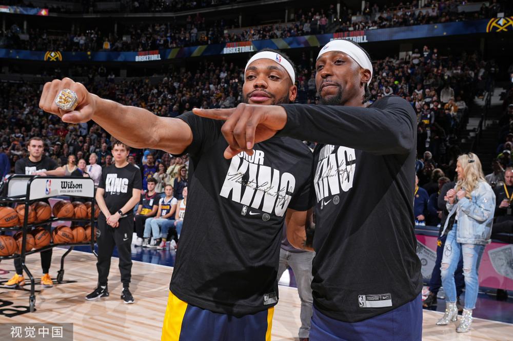 足的中场 足的中场