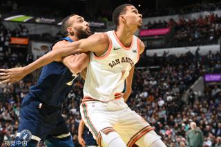 球在国际舞 球在国际舞