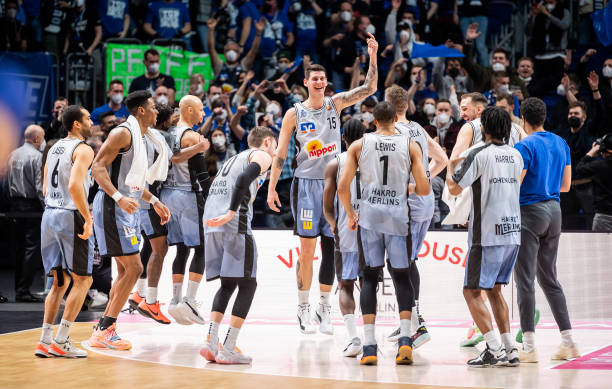 亲自参与到 亲自参与到